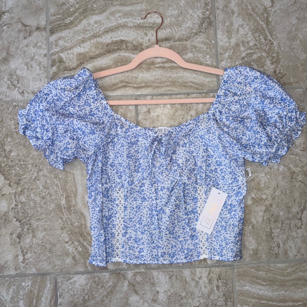 NEW Sienna Sky Blue‎ Floral Ruffle Top Size M